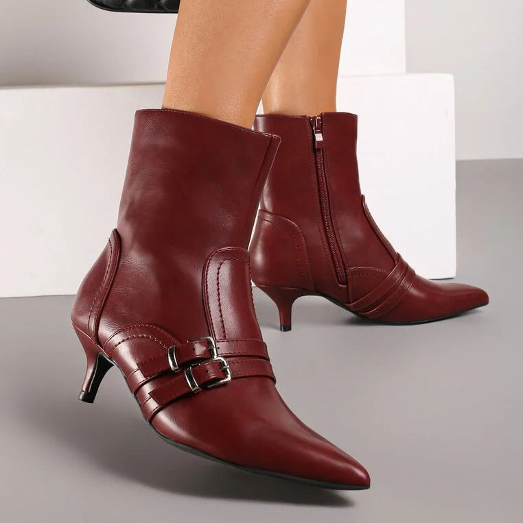 Demi bottes à talons aiguilles avec bouts pointus et boucles