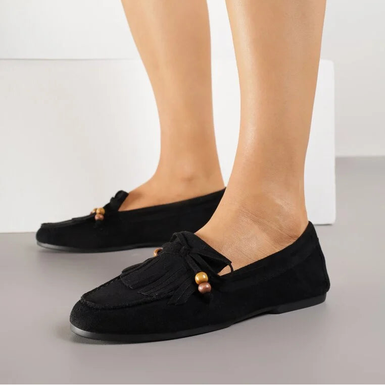 Mocassins avec des pampilles et des perles en bois