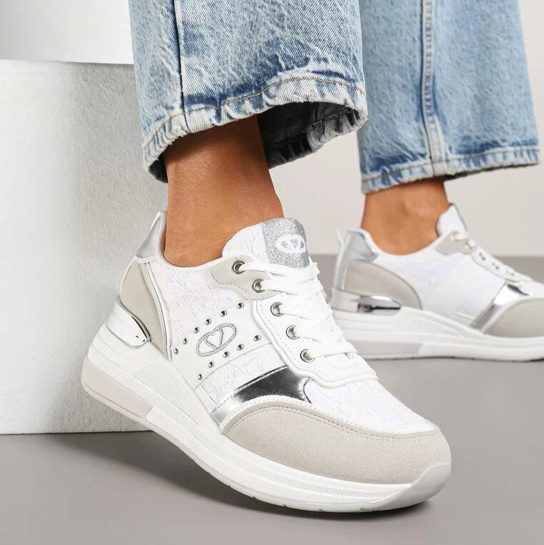 Baskets compensées dissimulées en dentelle