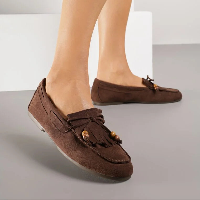 Mocassins avec des pampilles et des perles en bois
