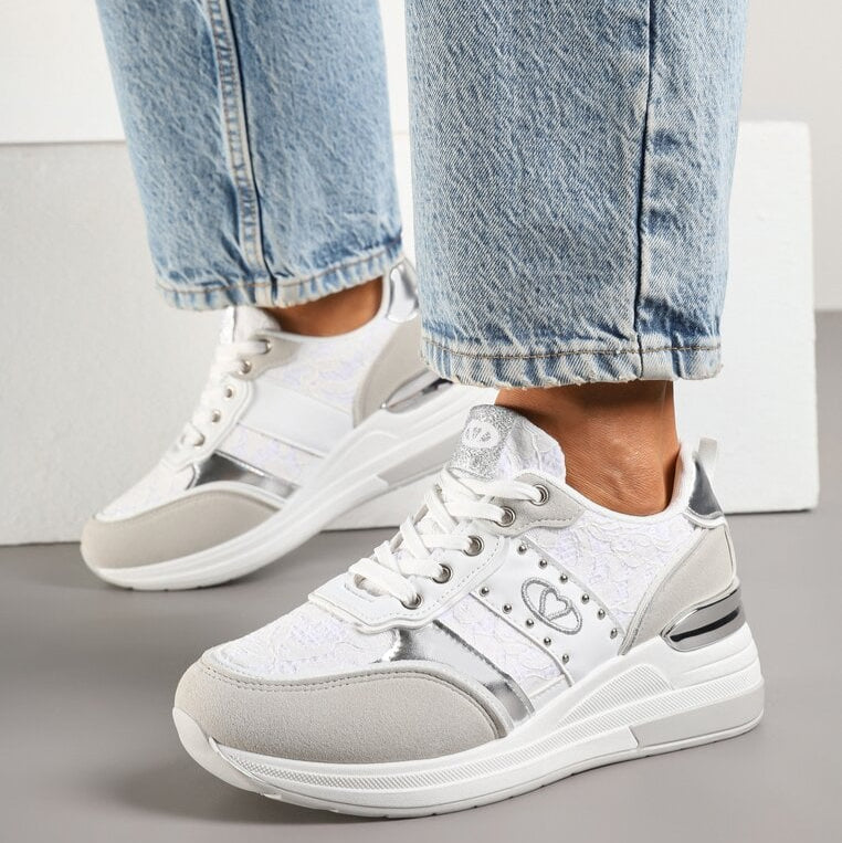 Baskets compensées dissimulées en dentelle