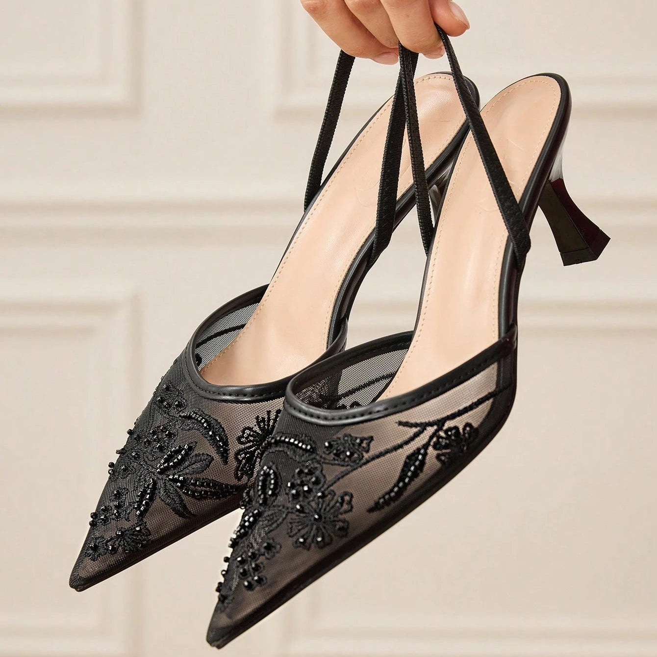 Escarpins Slingback en Résille Brodée
