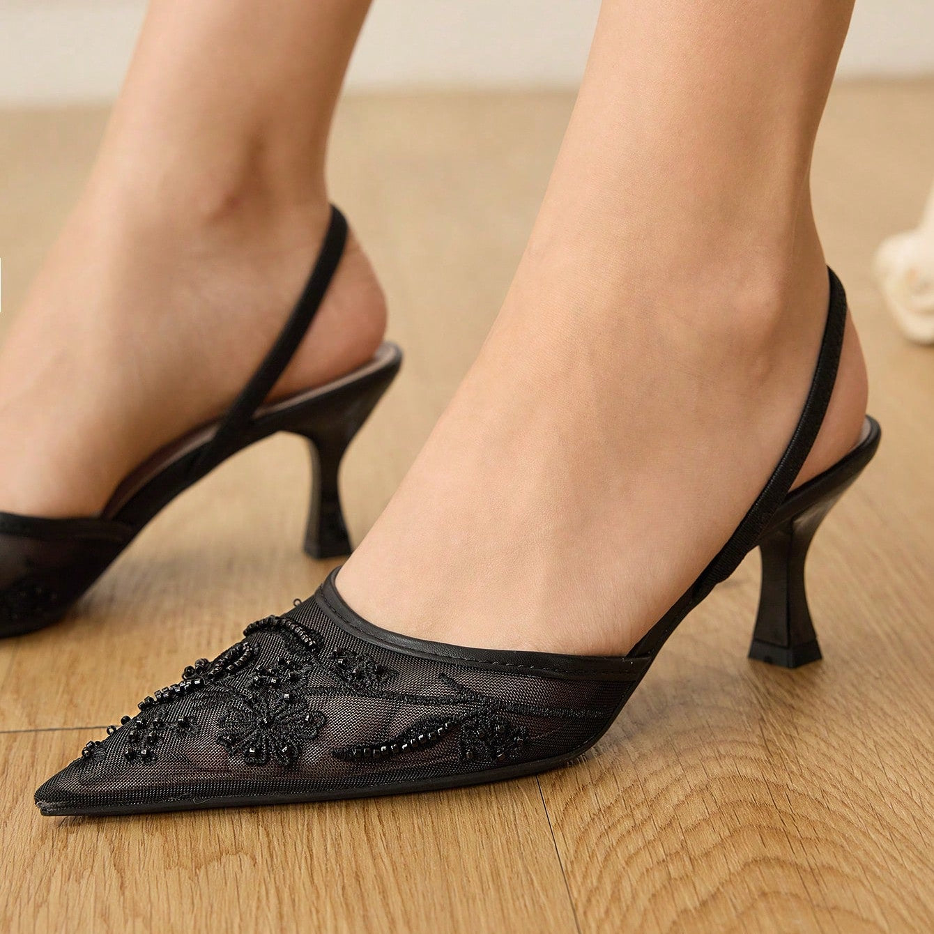 Escarpins Slingback en Résille Brodée
