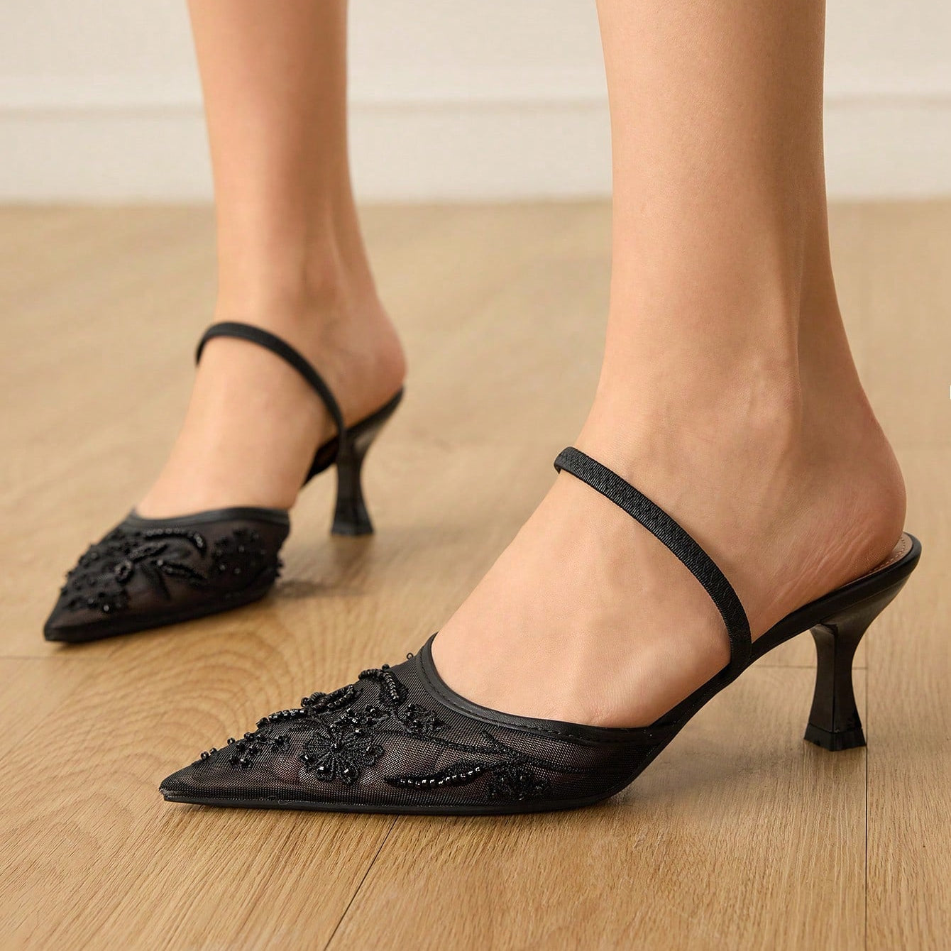 Escarpins Slingback en Résille Brodée