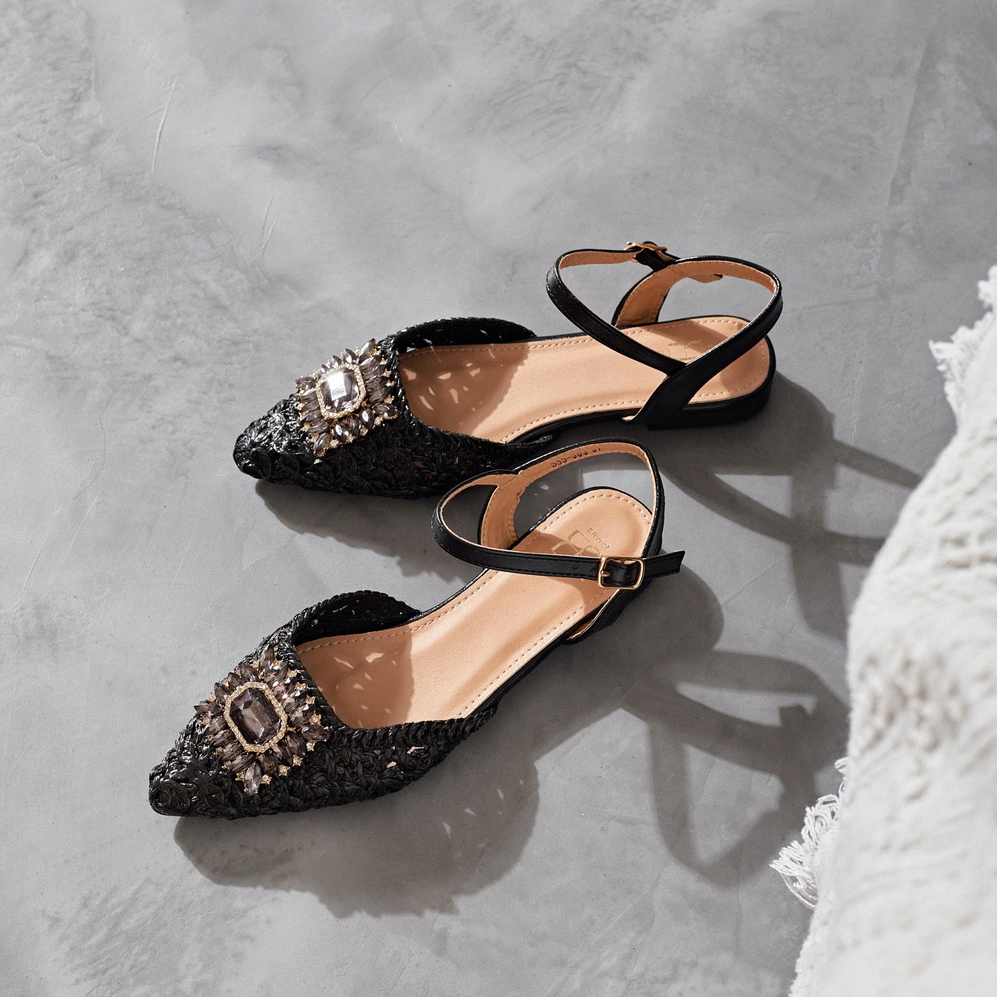 Ballerines Tressées avec Bride et Ornement