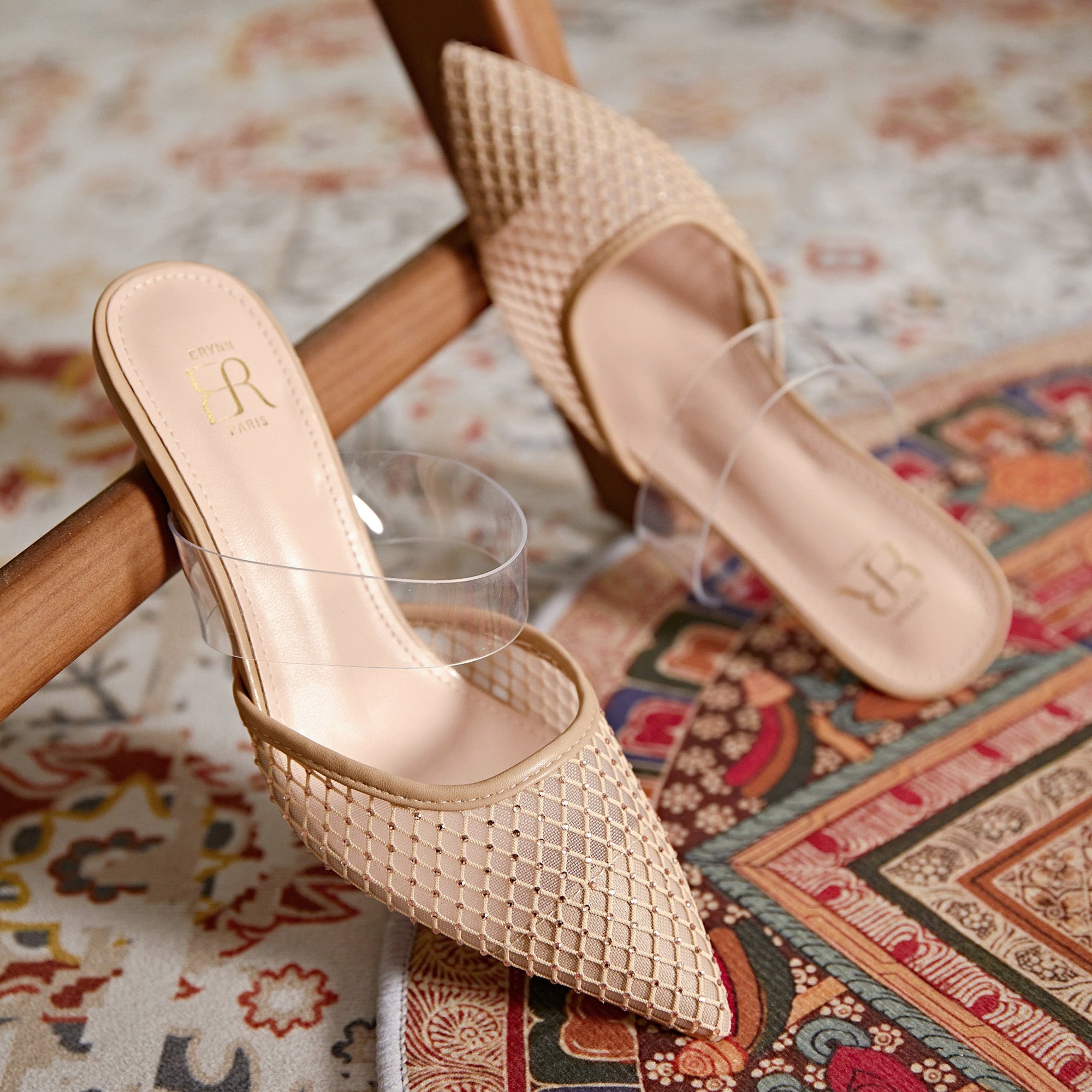 Escarpins en mesh et une bride transparente