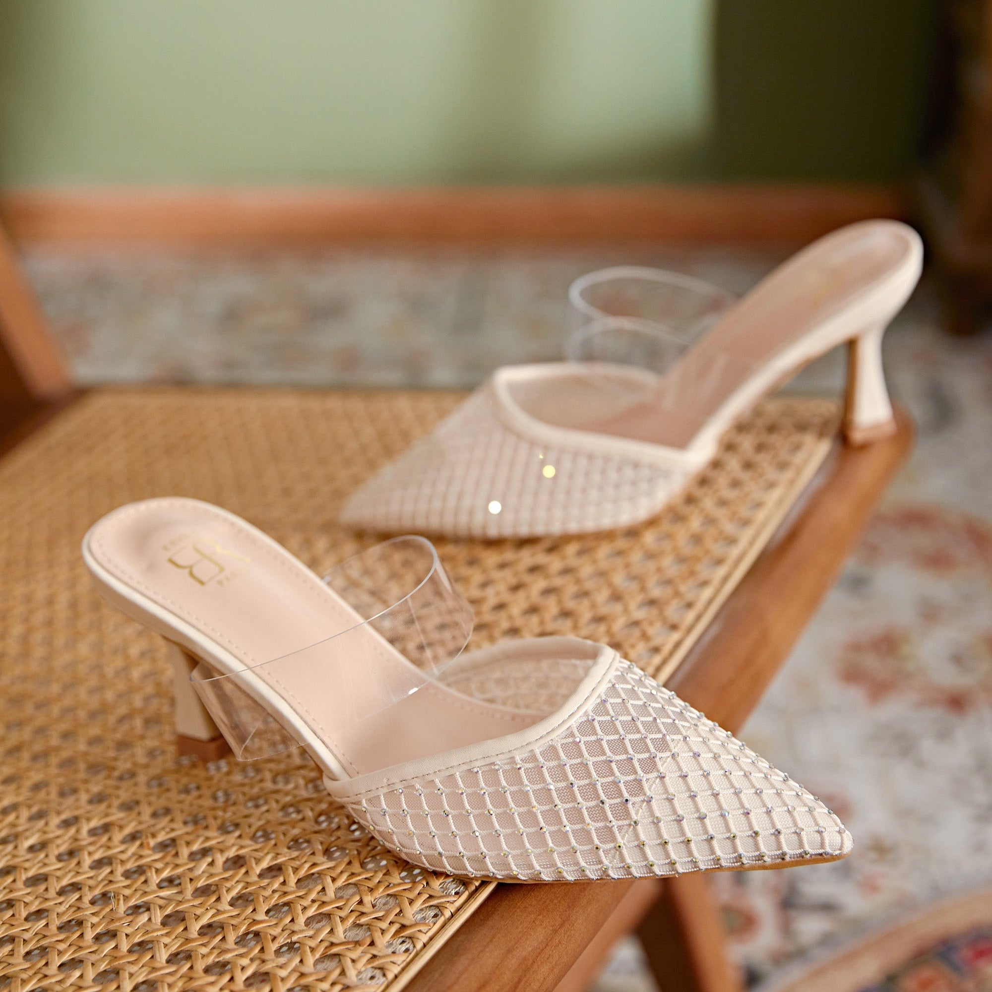 Escarpins en mesh et une bride transparente