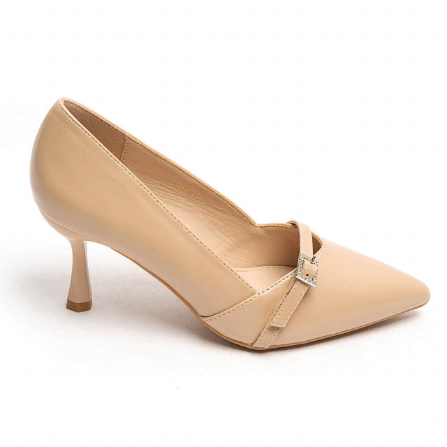 Chaussures pointues avec un talon de passion