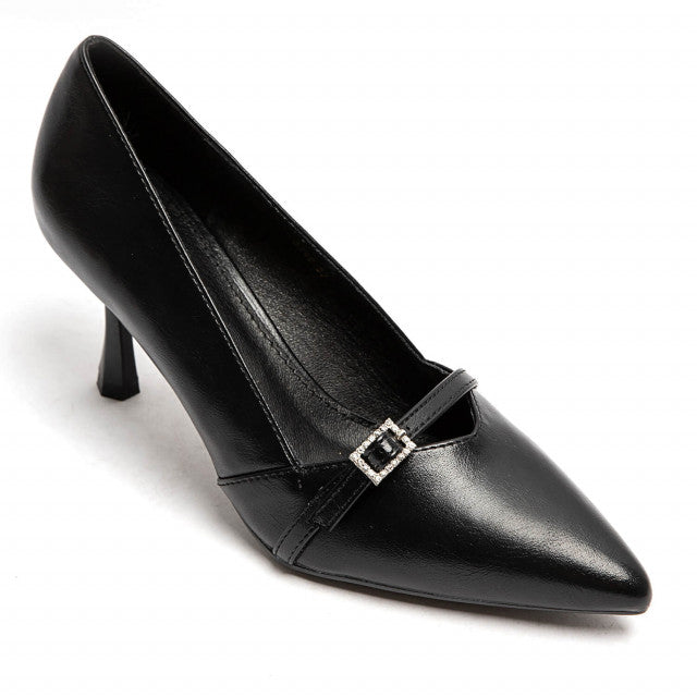 Chaussures pointues avec un talon de passion
