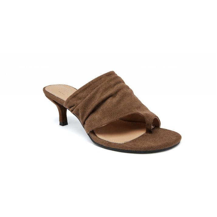 Sandale à talon au design épuré et élégant