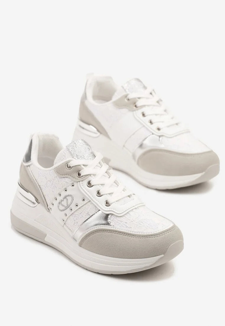 Baskets compensées dissimulées en dentelle