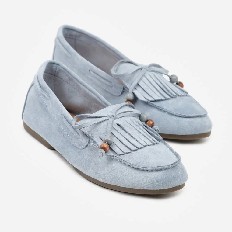 Mocassins avec des pampilles et des perles en bois