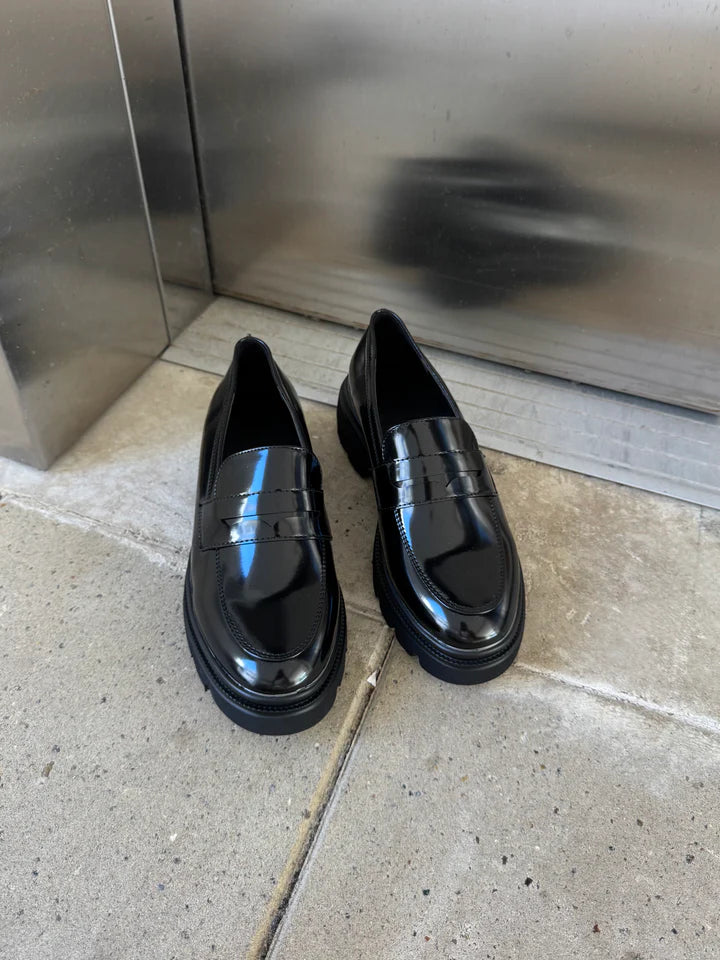 Mocassins à plateforme en cuir verni noir