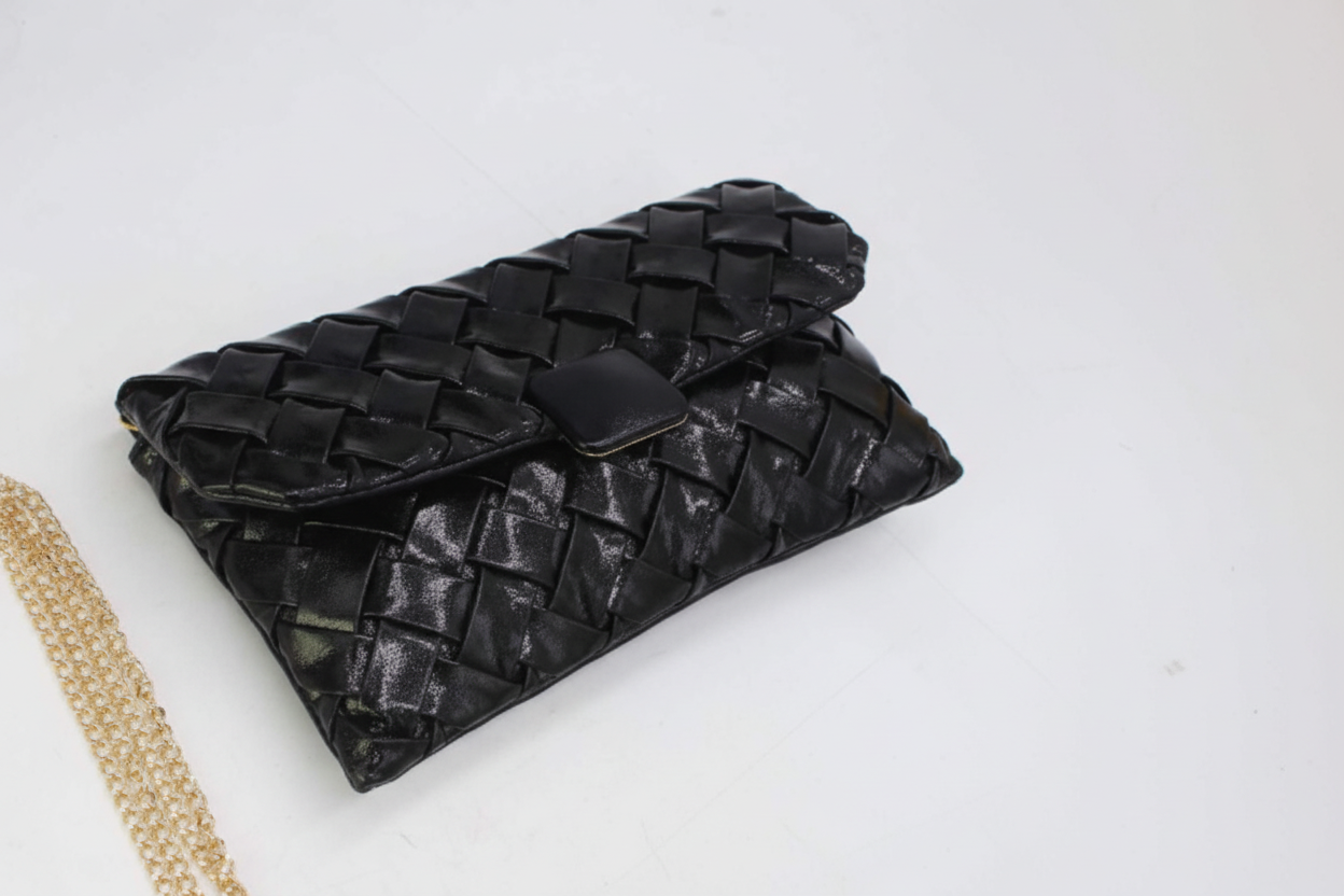 Pochette à rabat en similicuir argenté métallisé effet tissé