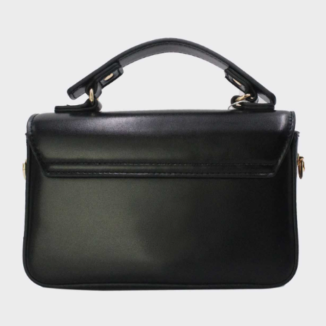 Sac à main avec une bandoulière amovible et une fermeture dorée