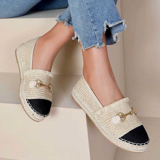 Espadrilles à bout noir et boucle
