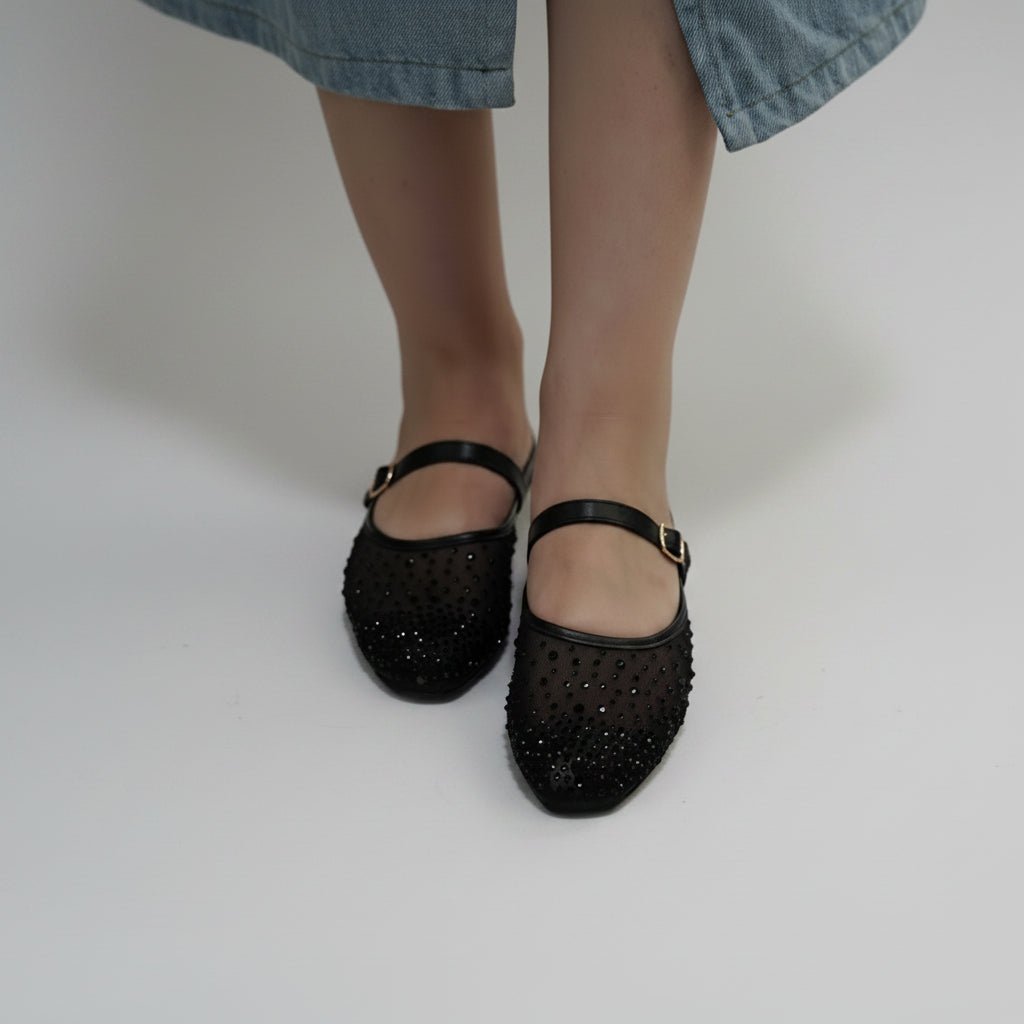 Ballerine silhouette