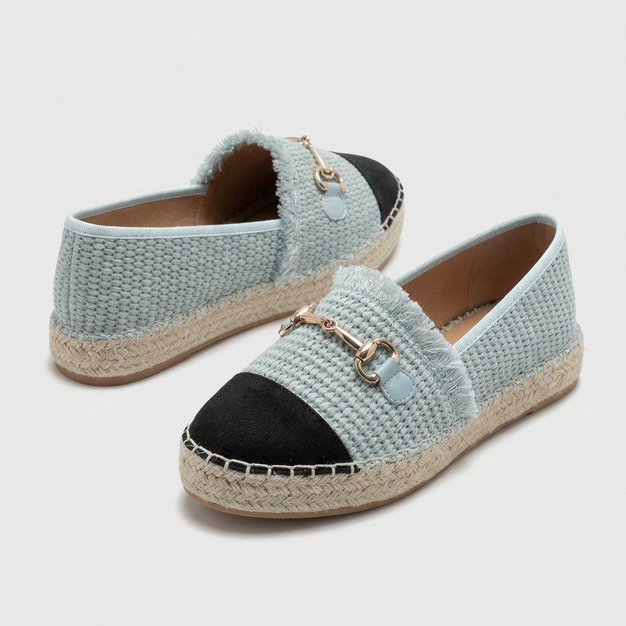 Espadrilles à bout noir et boucle