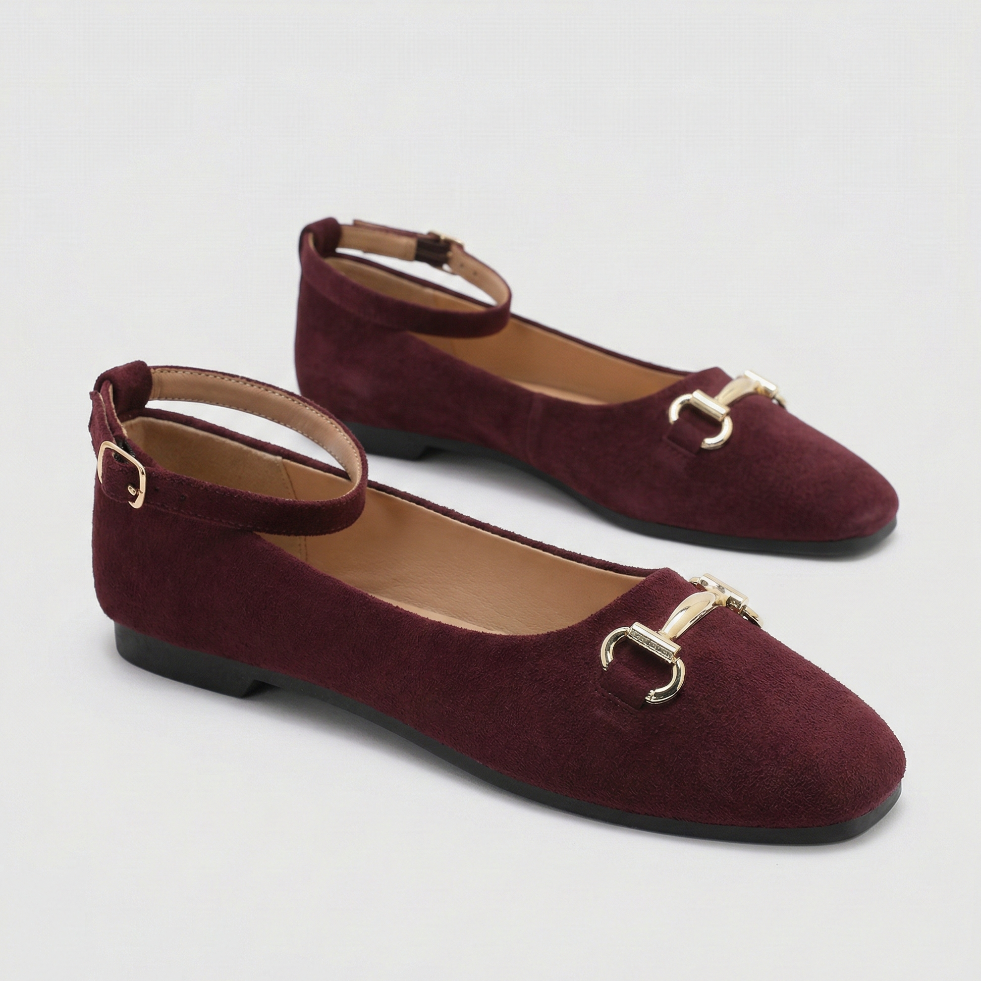 Ballerine à boucle et lanière