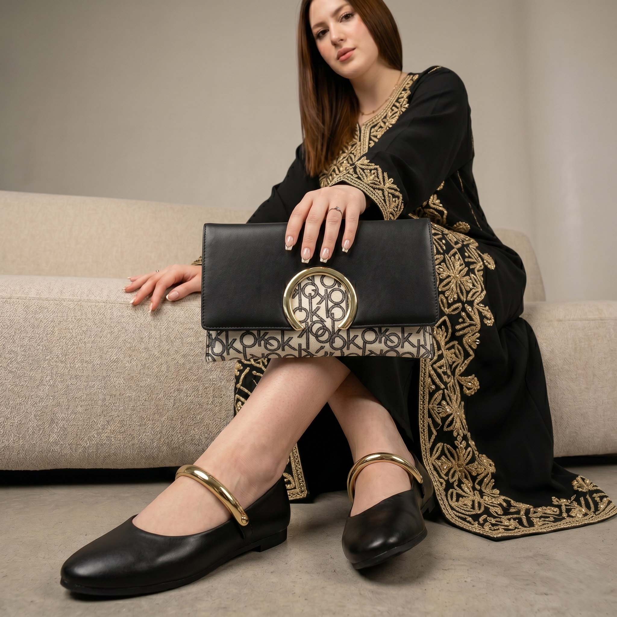 Le Duo de l’Élégance : Ballerines et Pochette Signées