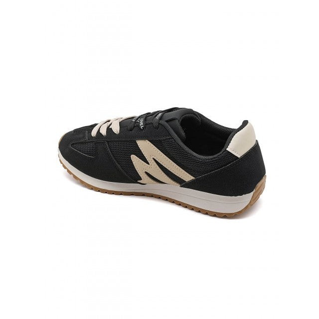 Baskets empiècements et lacets fantaisie