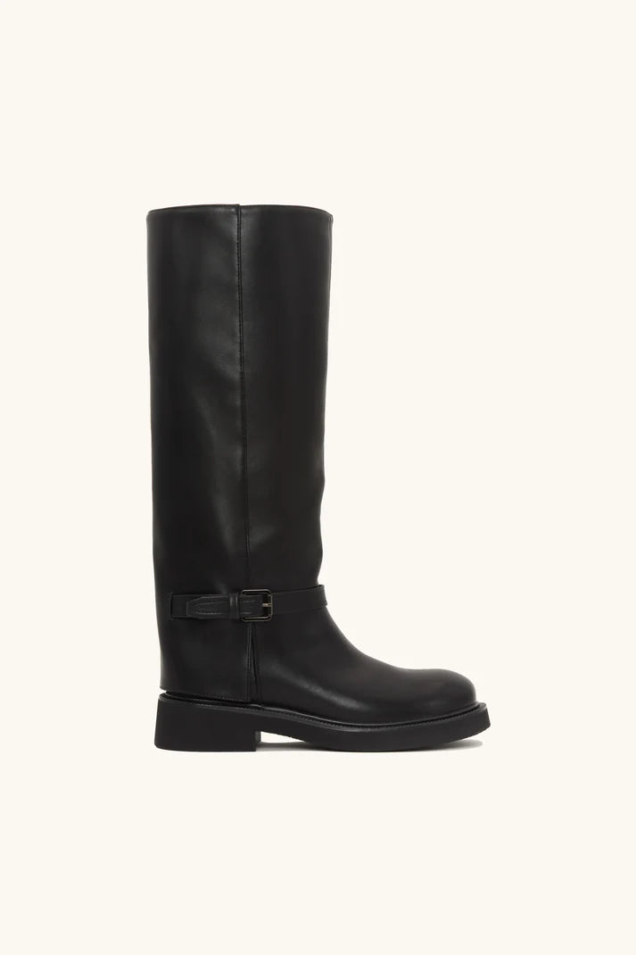 Bottes minimalistes noires avec détail boucle