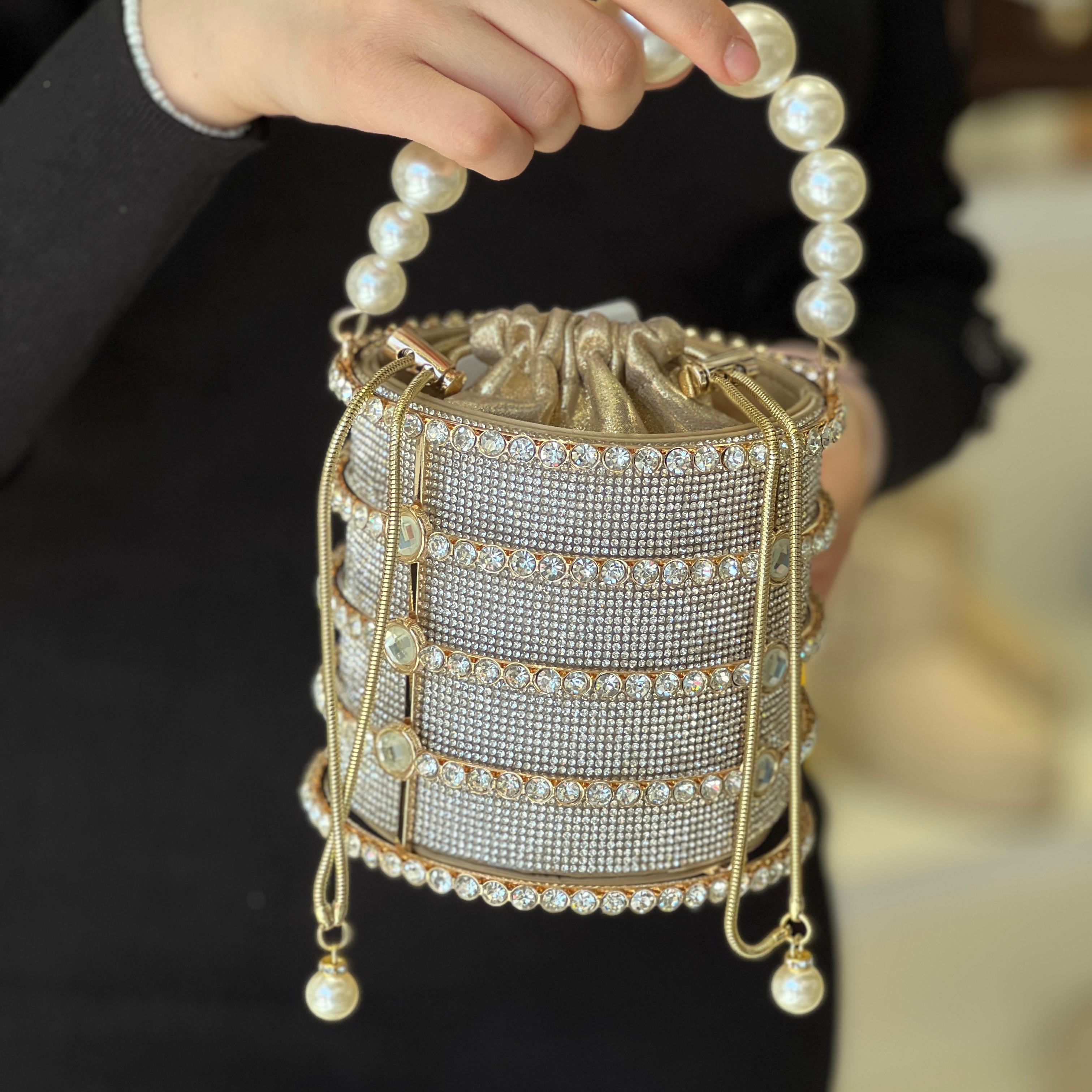 Sac de soirée en strass effet cage avec anse en perles brillantes