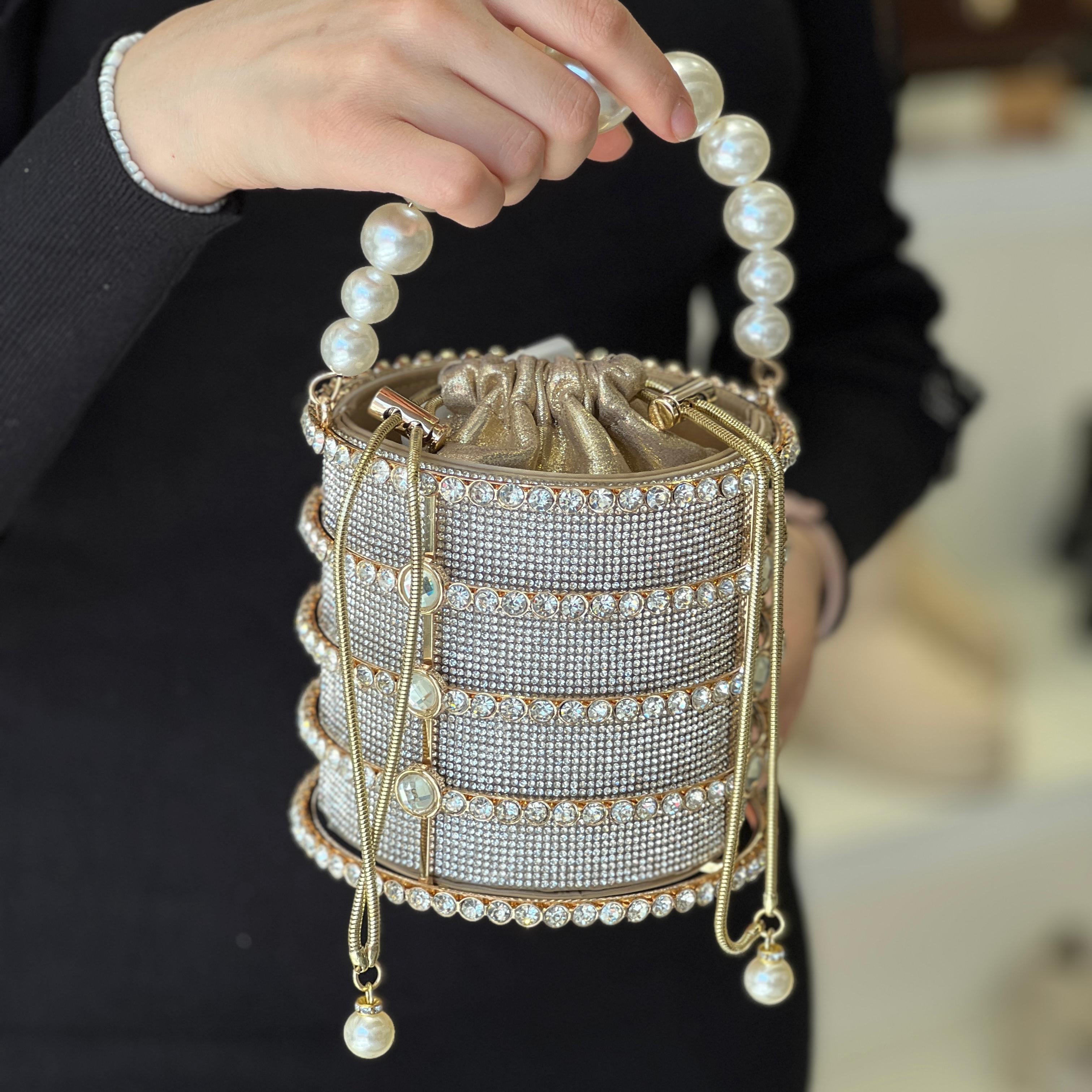 Sac de soirée en strass effet cage avec anse en perles brillantes