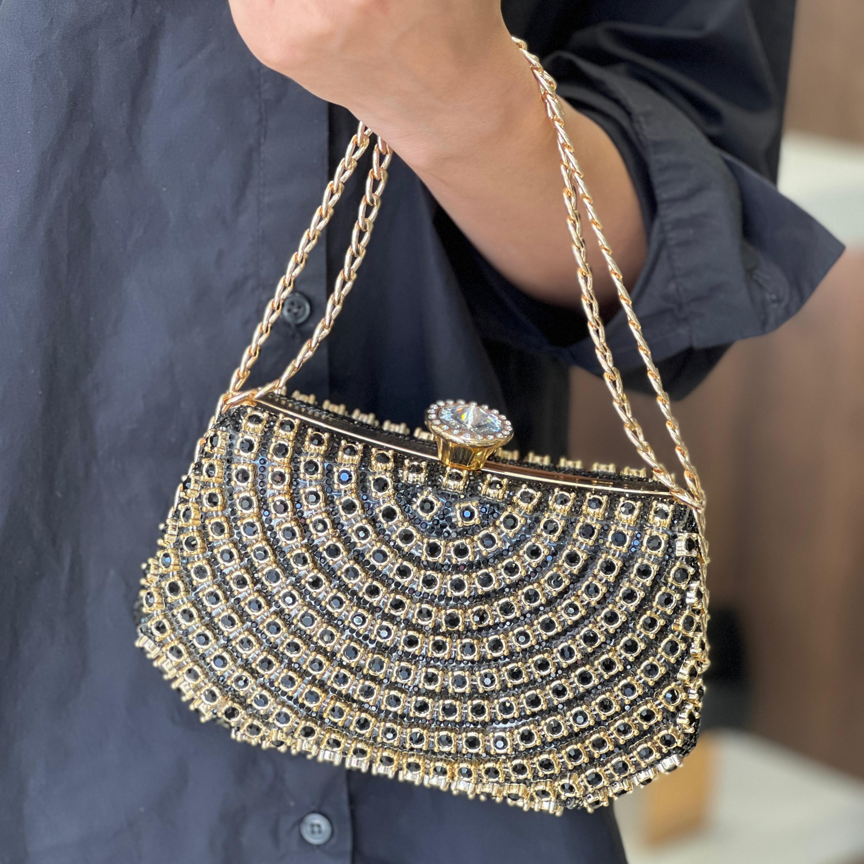 Ensemble d'Exception : Pochette de Gala & Mules Bijoux