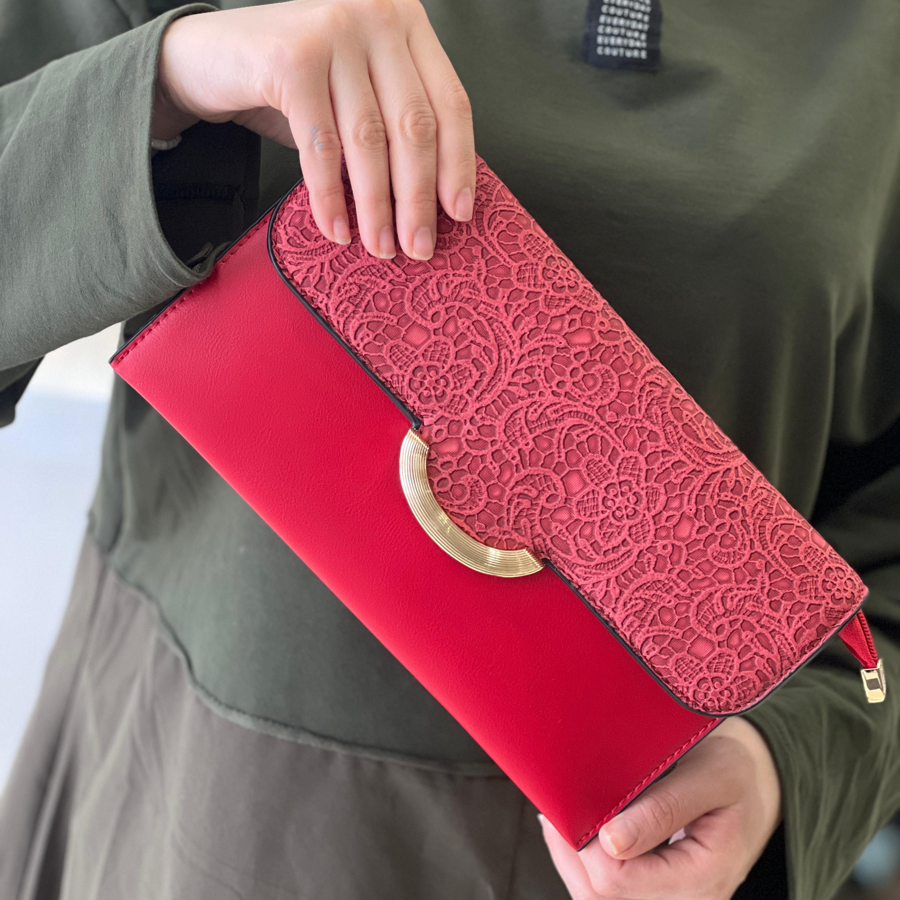 Pochette Bandoulière à Rabat Effet Broderie