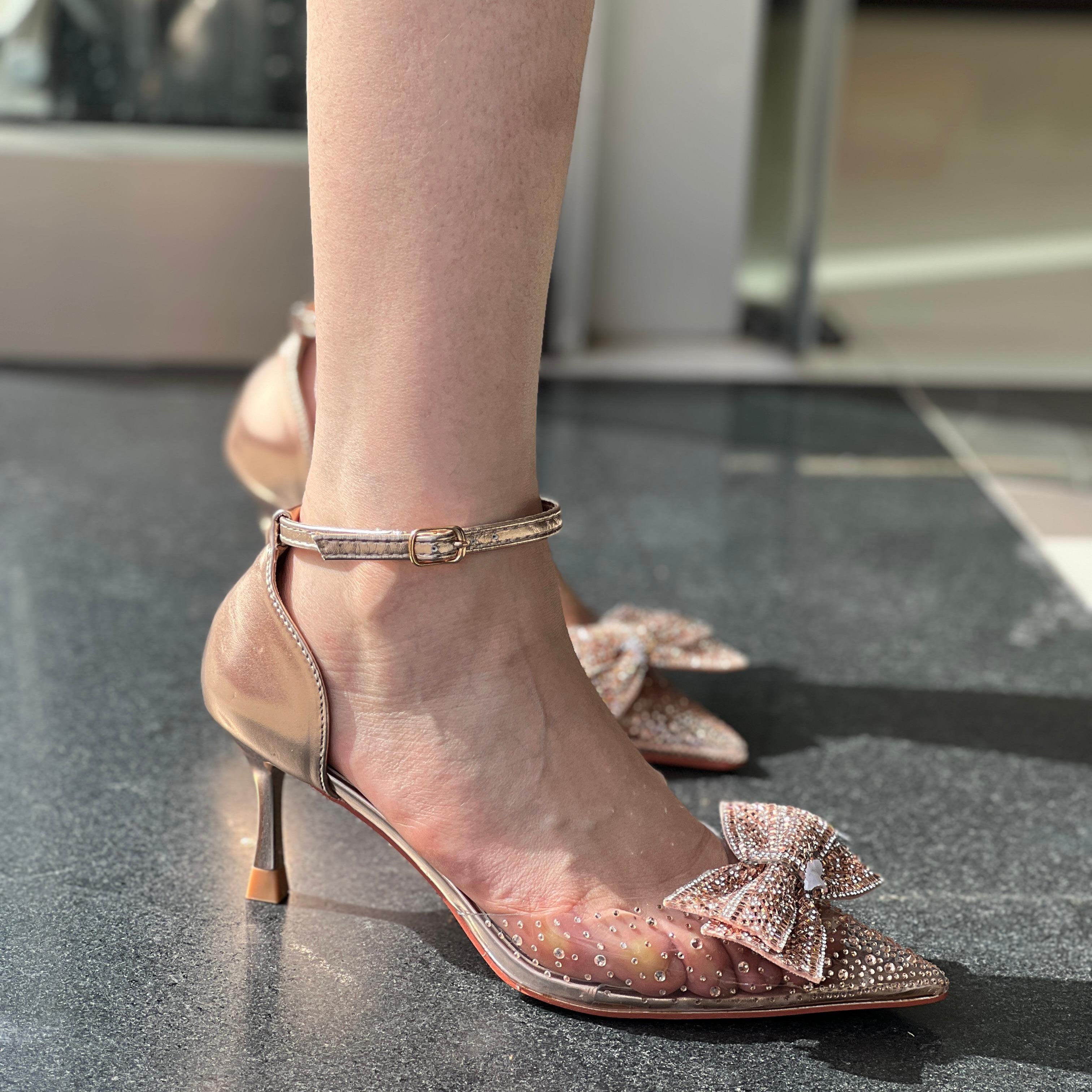 Escarpins  à talons hauts transparentes avec nœud brillan