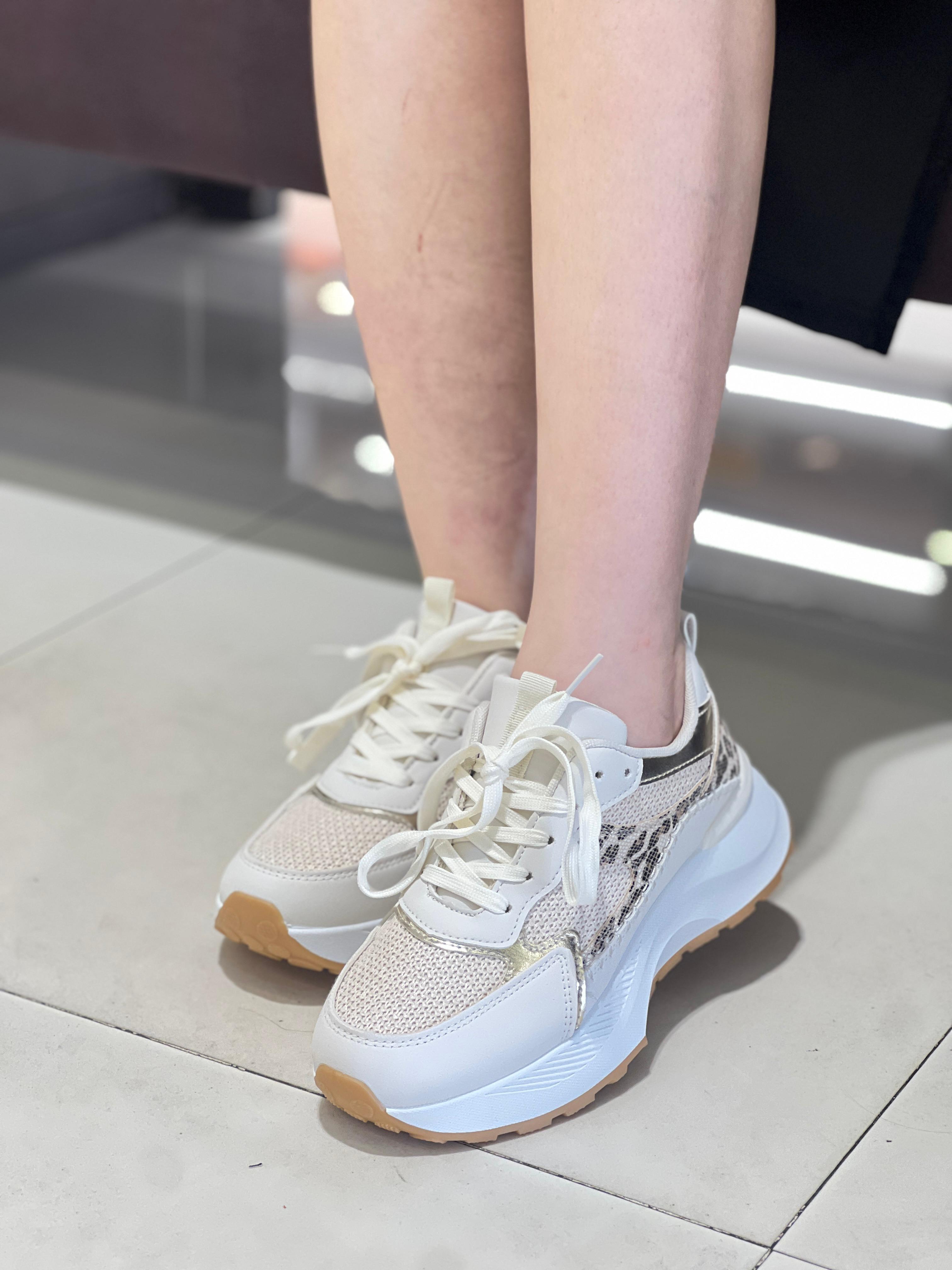 Baskets avec détail de couture