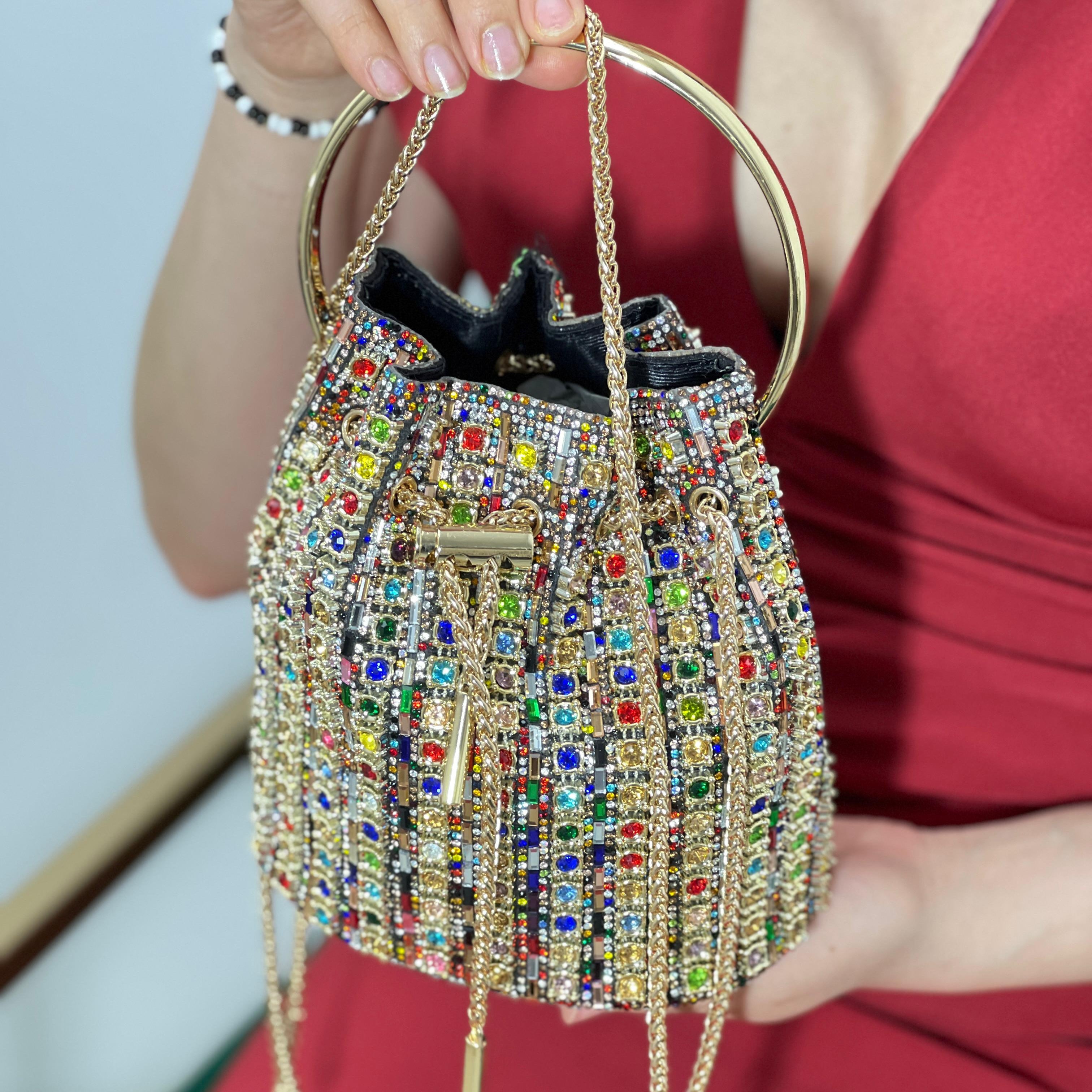 Petite pochette de soirée pour femme plein de diamants