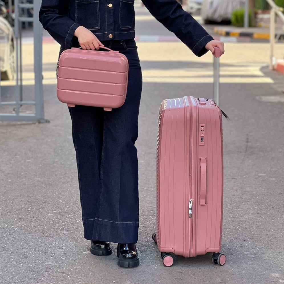 Valises Avec Détail De Cadenas Et Mécanisme De Traction