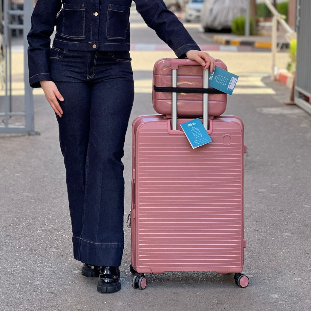 Valises Avec Détail De Cadenas Et Mécanisme De Traction