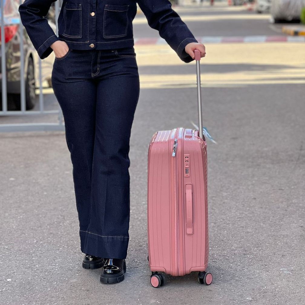 Valises Avec Détail De Cadenas Et Mécanisme De Traction