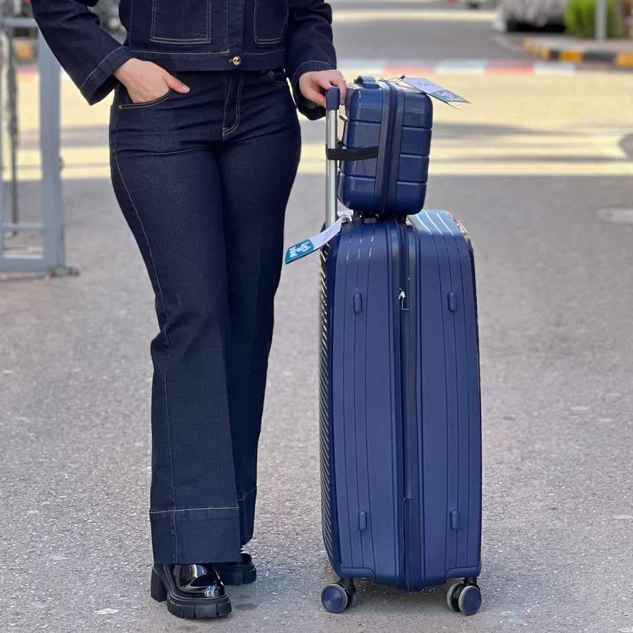 Valises Avec Détail De Cadenas Et Mécanisme De Traction