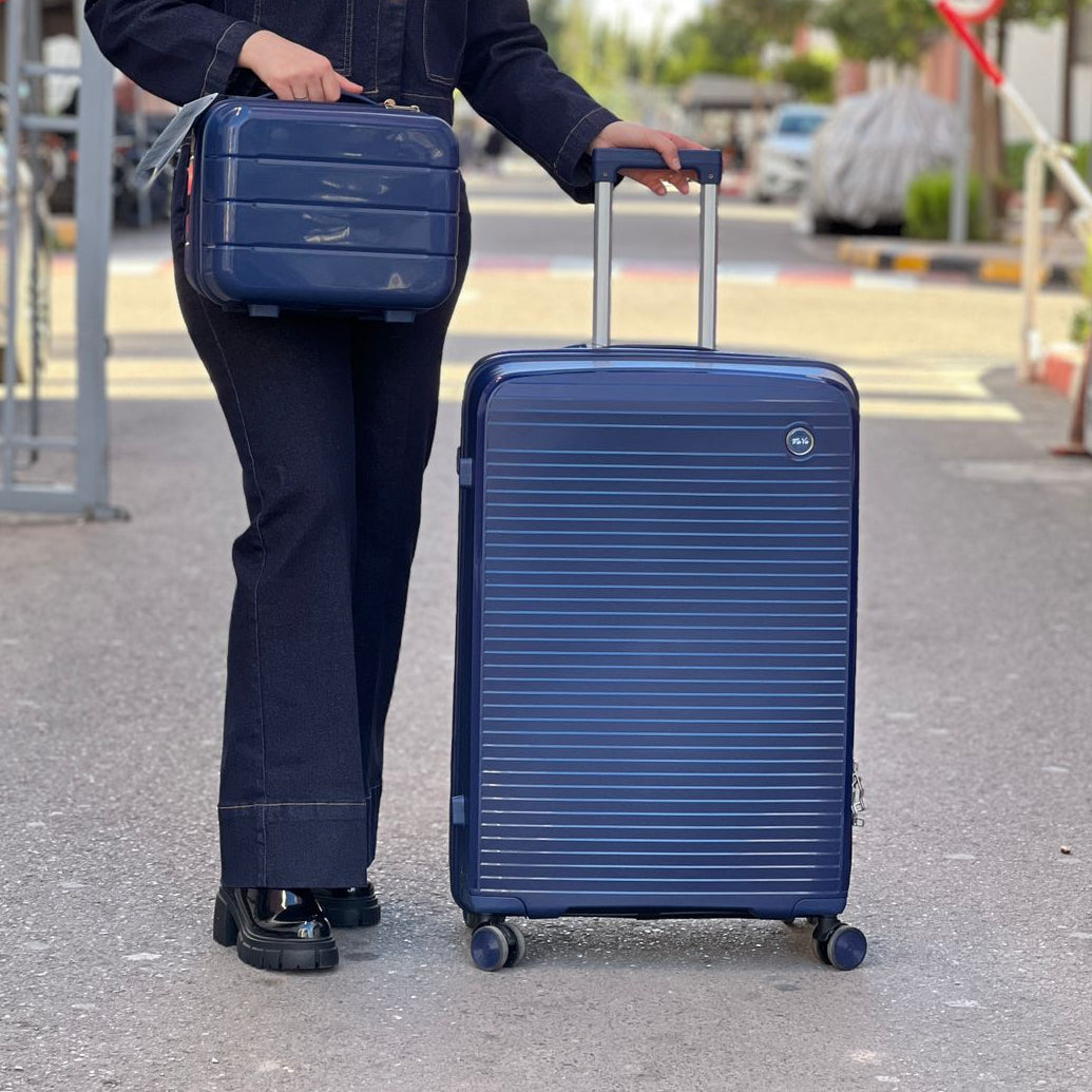 Valises Avec Détail De Cadenas Et Mécanisme De Traction