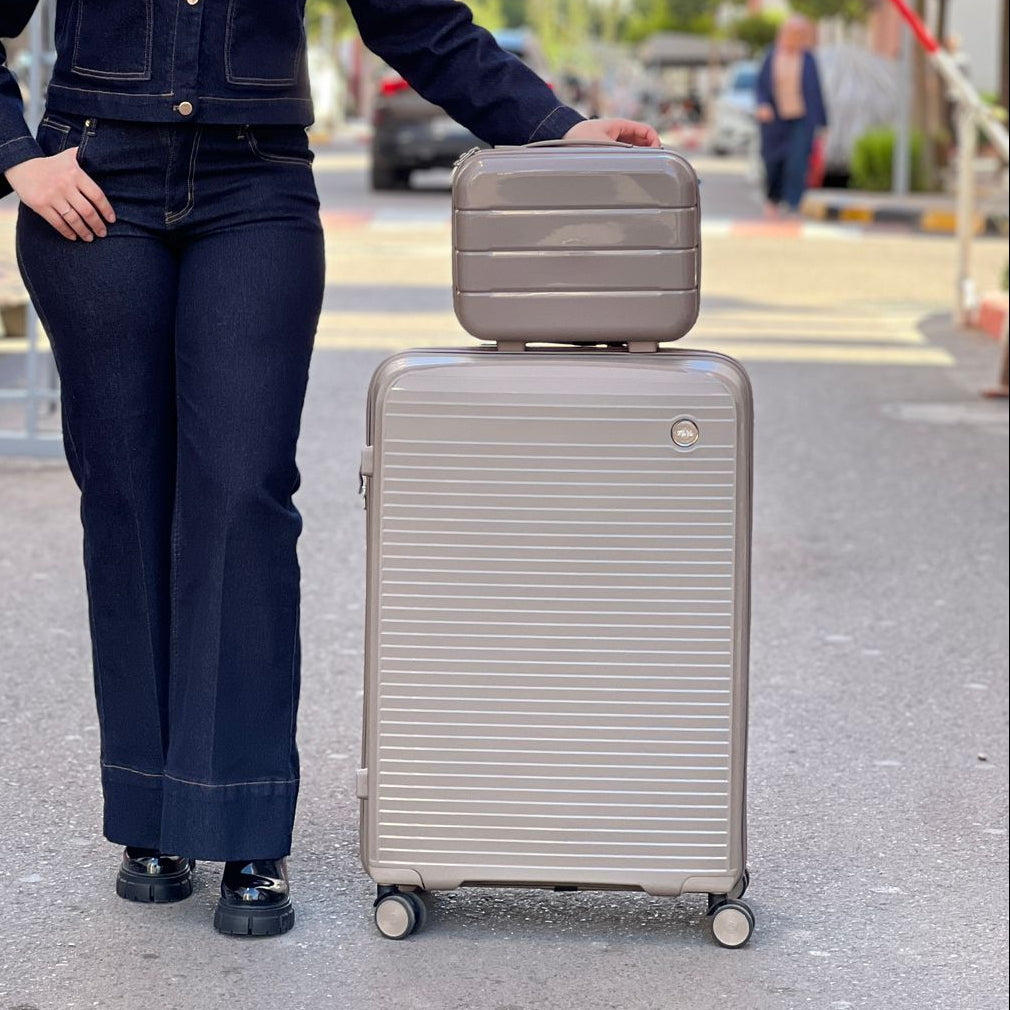 Valises Avec Détail De Cadenas Et Mécanisme De Traction