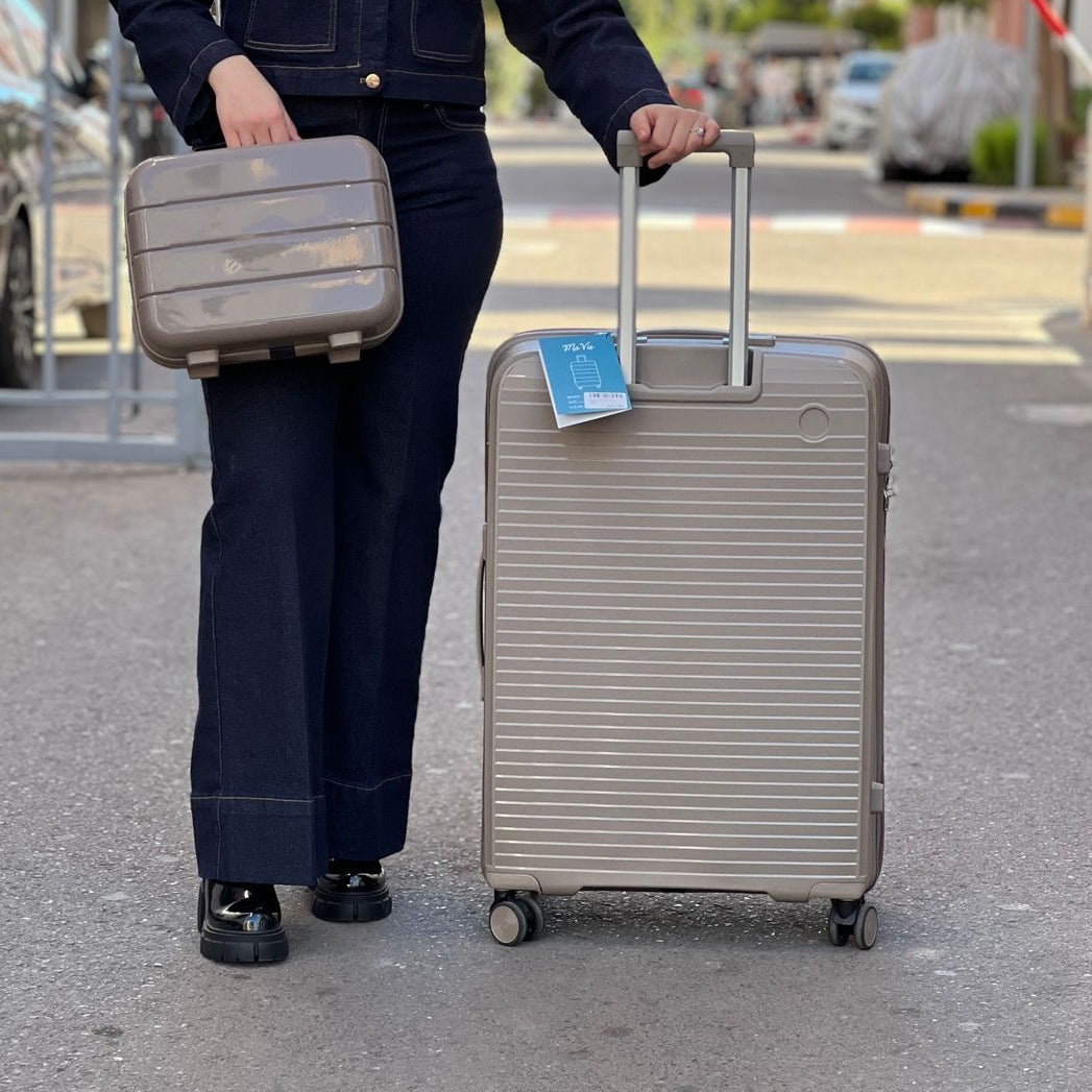 Valises Avec Détail De Cadenas Et Mécanisme De Traction