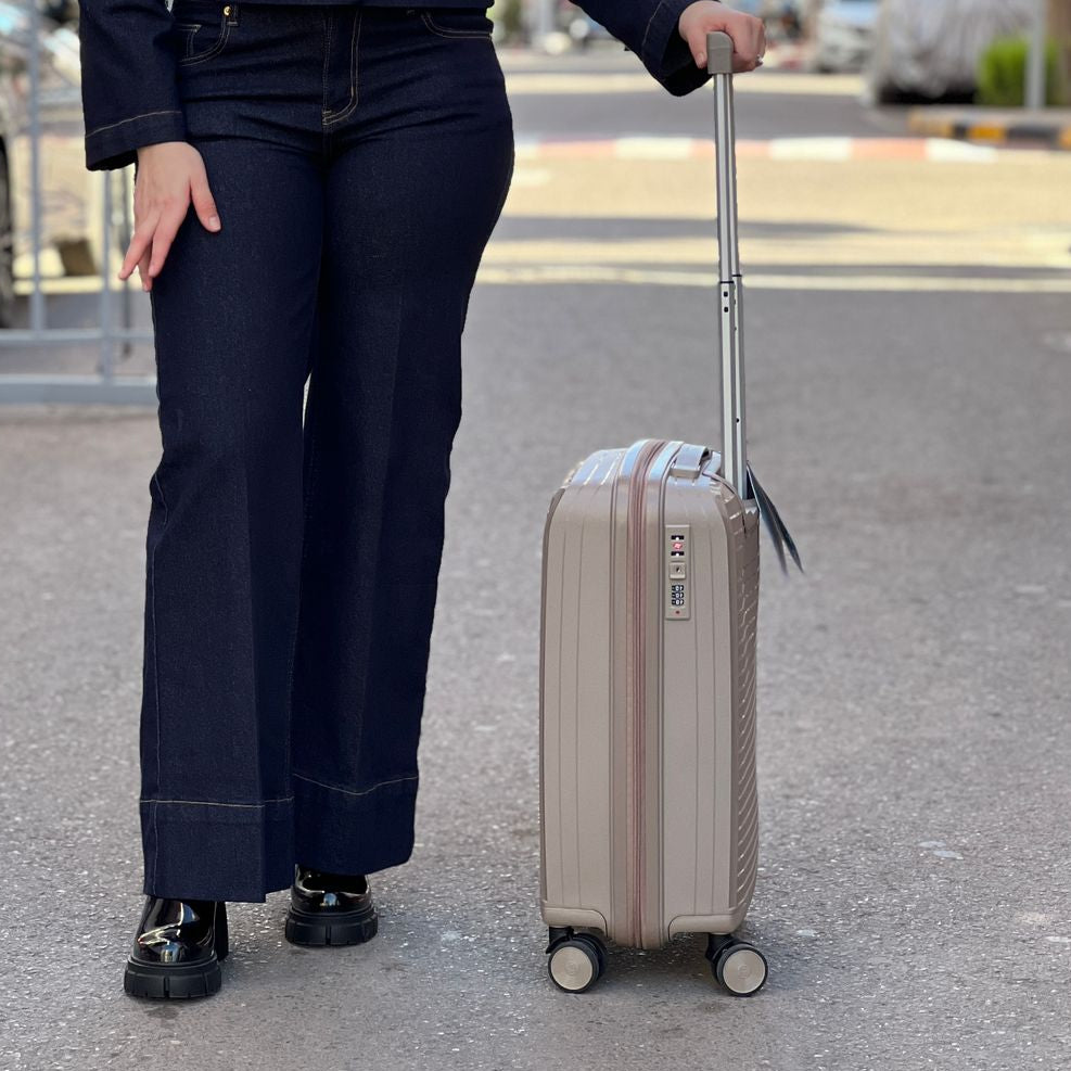 Valises Avec Détail De Cadenas Et Mécanisme De Traction