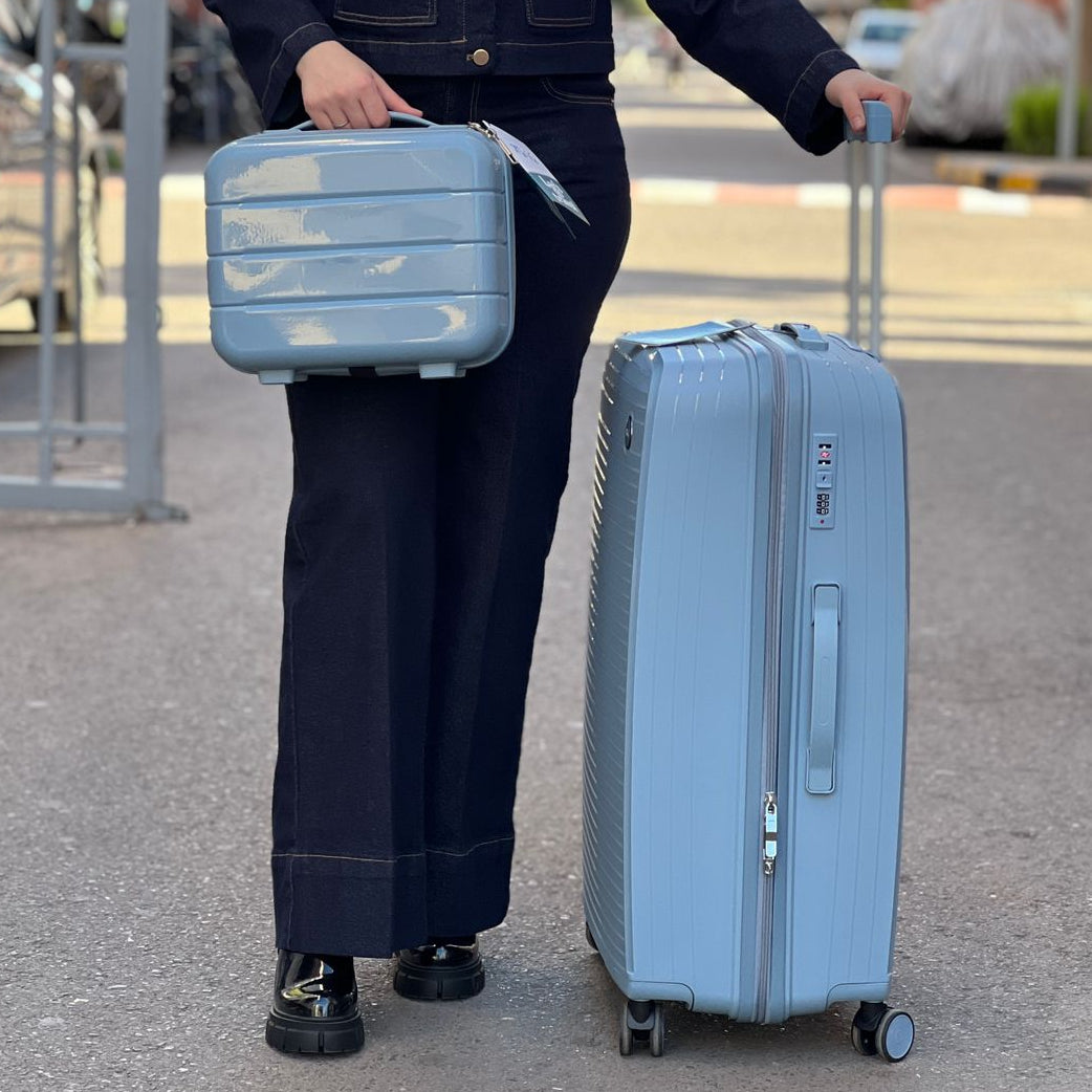 Valises Avec Détail De Cadenas Et Mécanisme De Traction