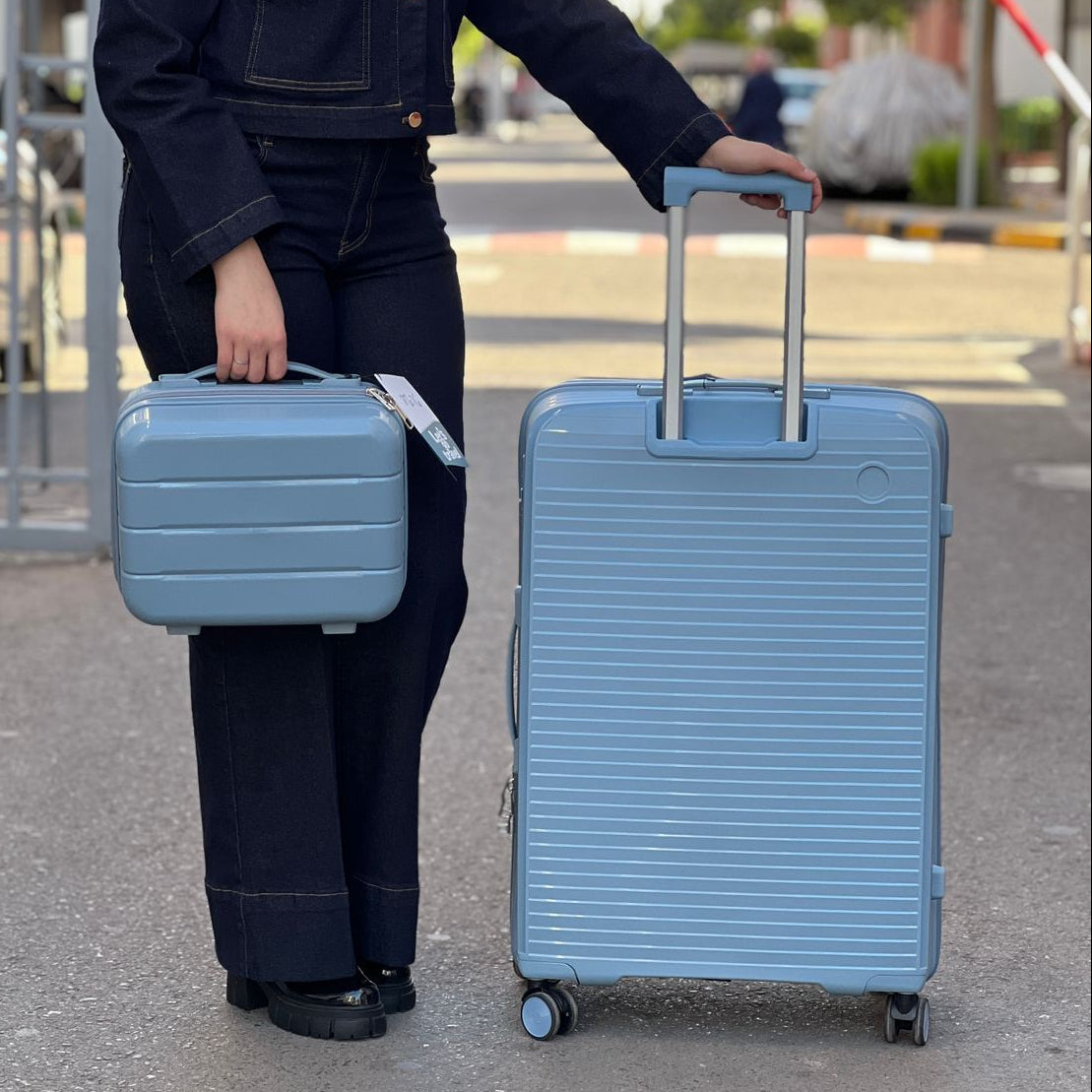 Valises Avec Détail De Cadenas Et Mécanisme De Traction