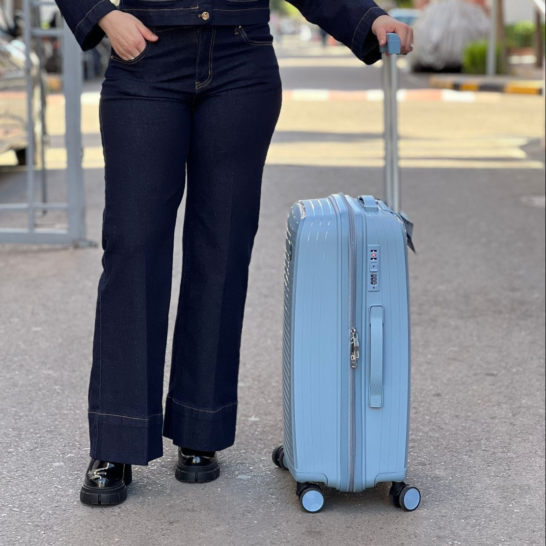 Valises Avec Détail De Cadenas Et Mécanisme De Traction