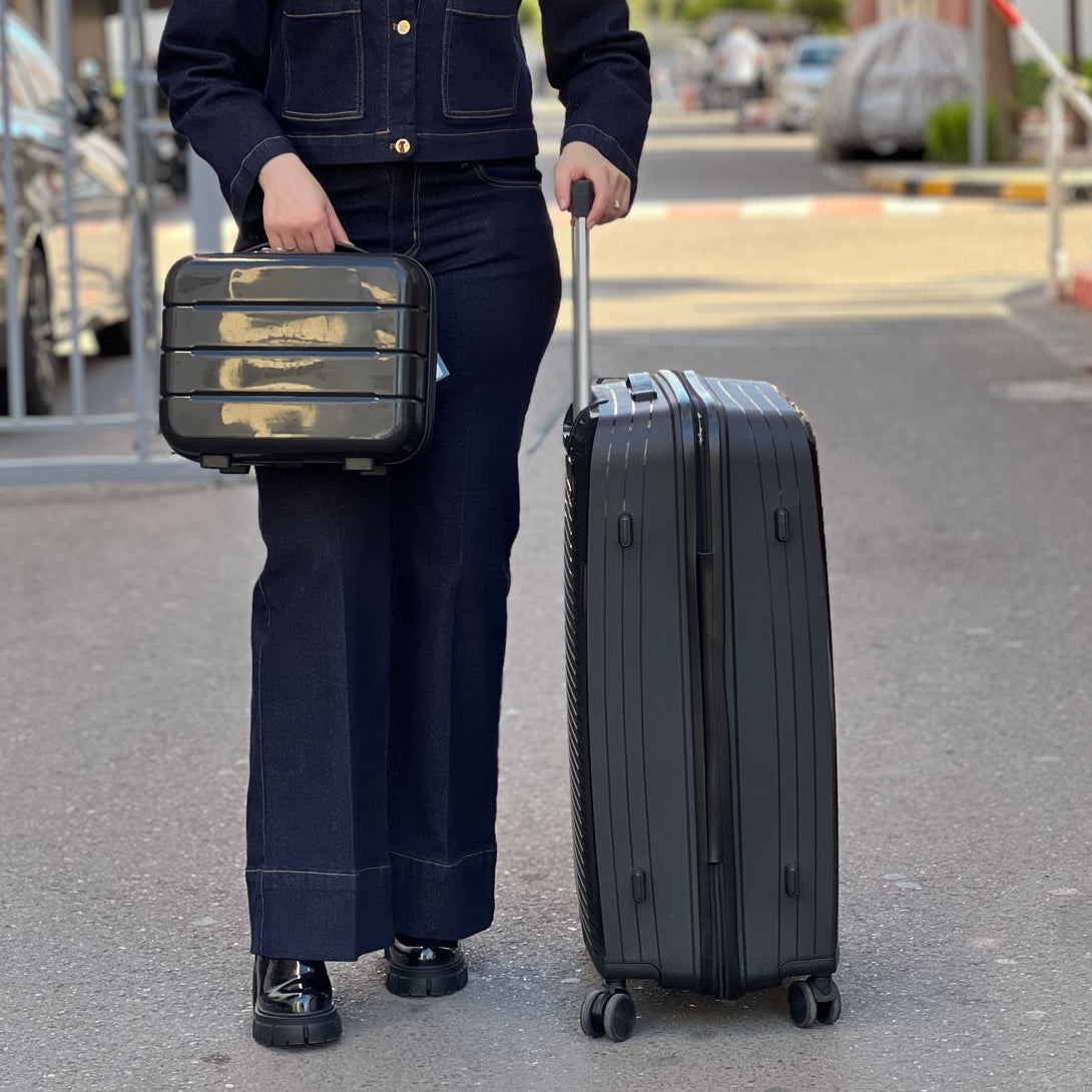 Valises Avec Détail De Cadenas Et Mécanisme De Traction