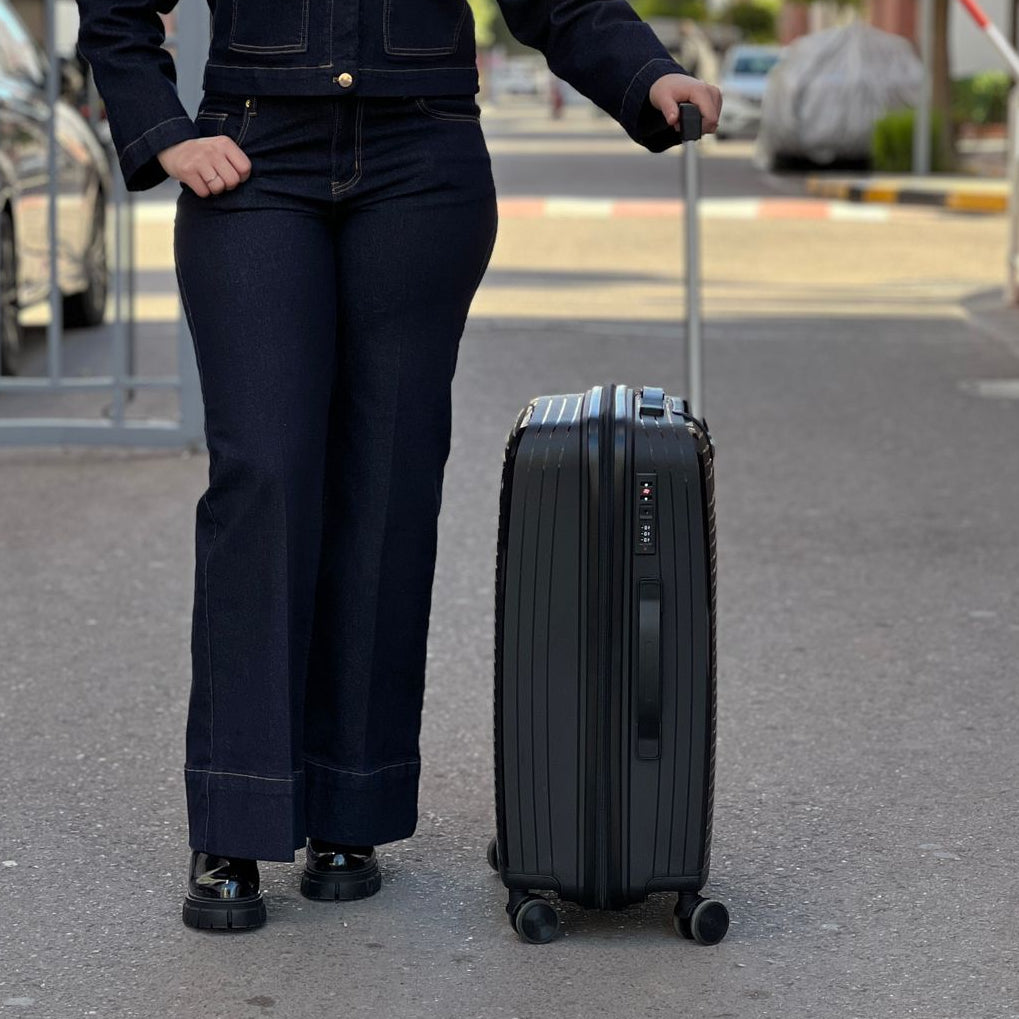 Valises Avec Détail De Cadenas Et Mécanisme De Traction