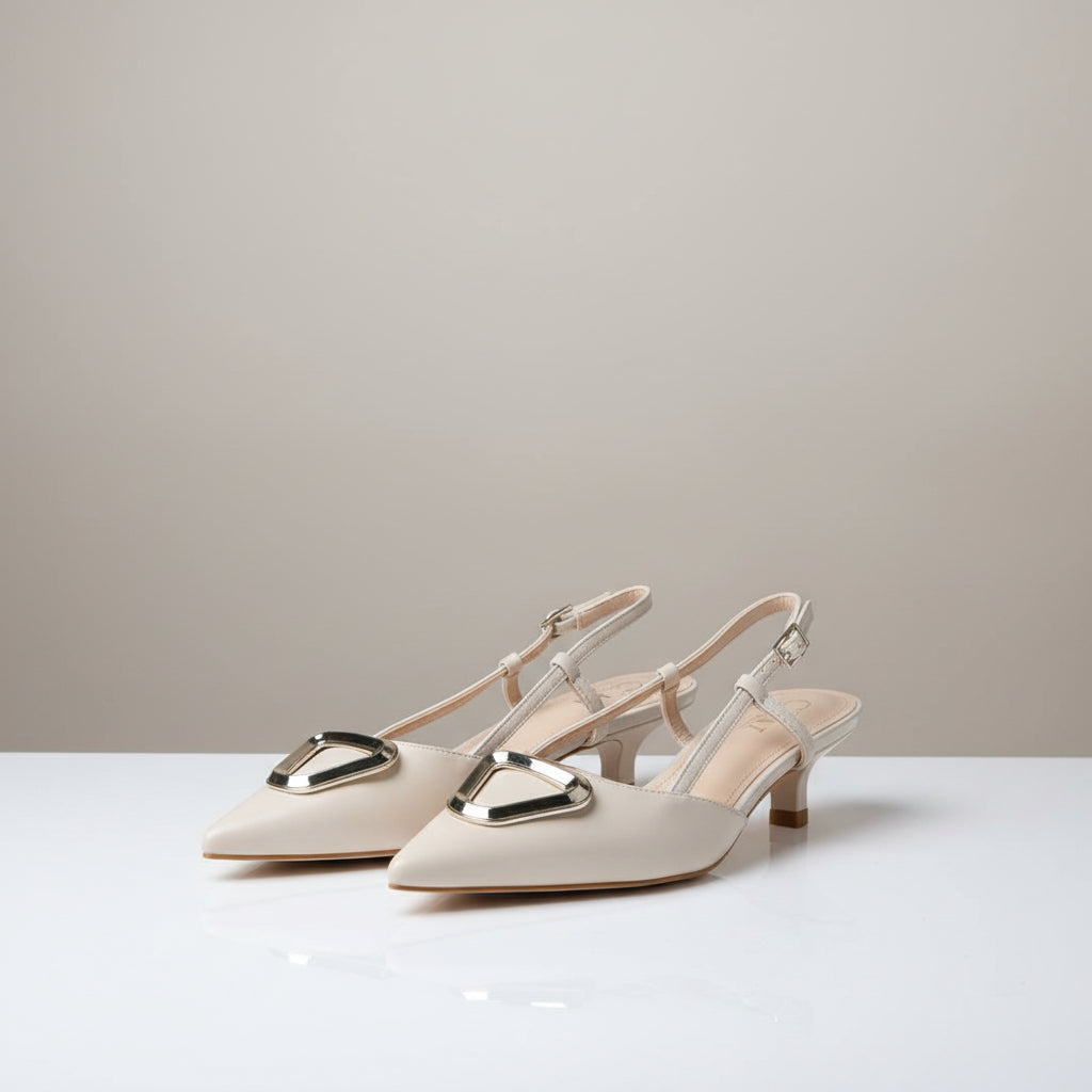 Escarpins Slingback Noirs à Boucle Triangulaire Dorée