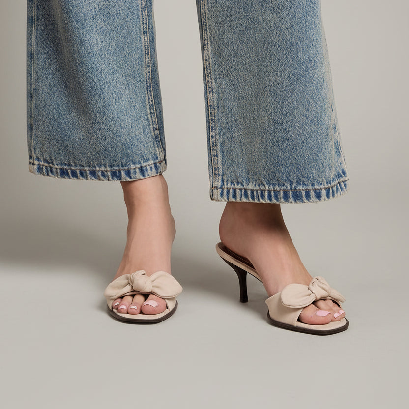 Mules à Talon Kitten et Nœud en Suédine