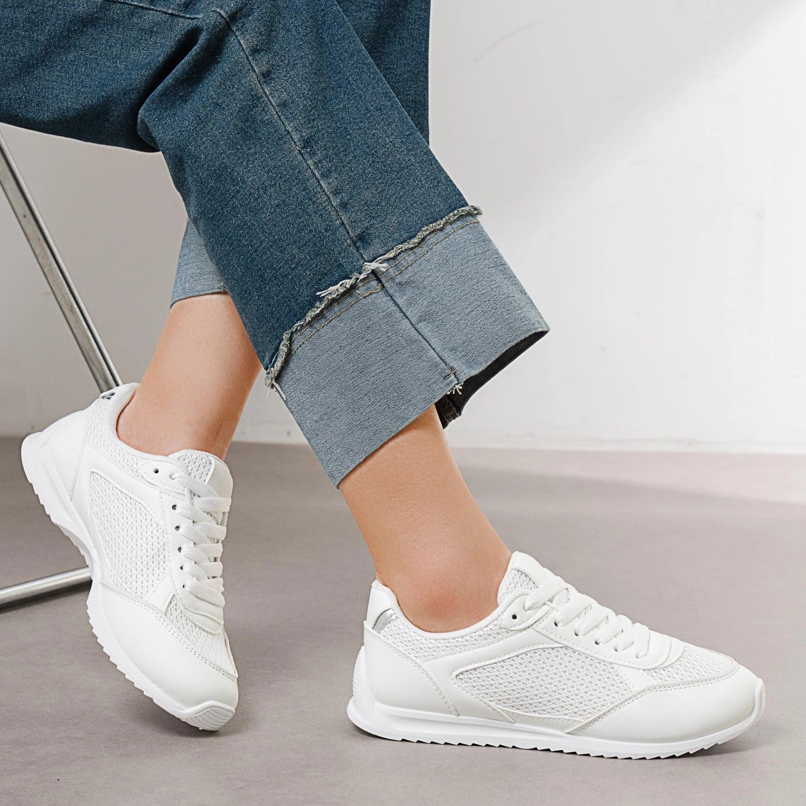 Baskets basiques avec une combinaison de matériaux