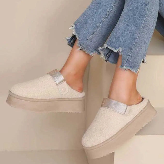 Sabot compensée en moumoute à brides réglable